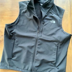 Men’s black soft shell North Face vest